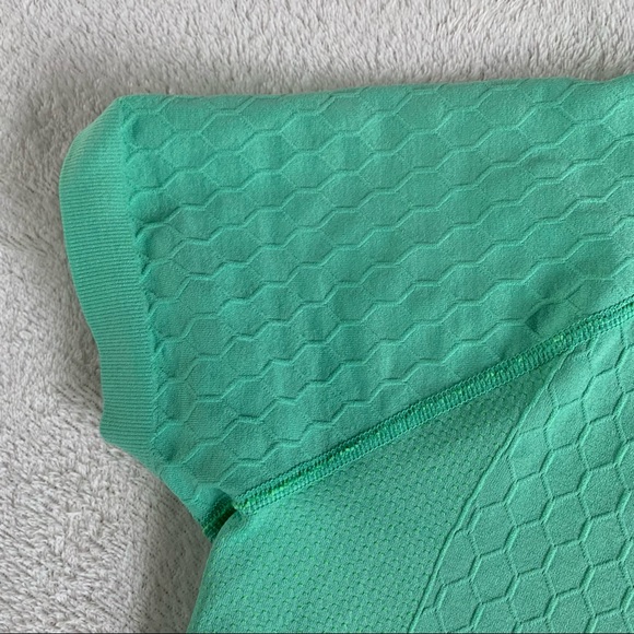 Athleta Pastel Green Athletic Tee - Picture 3 of 5